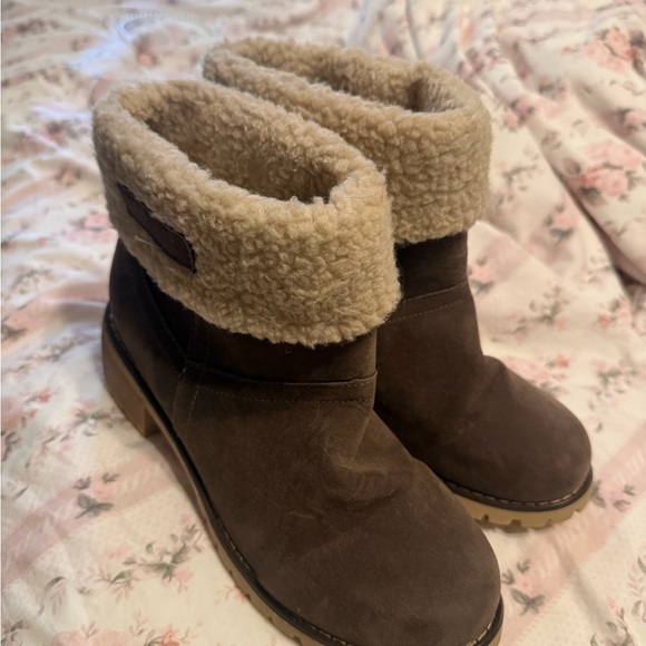 Brown Boots 8 - Picture 3 of 3